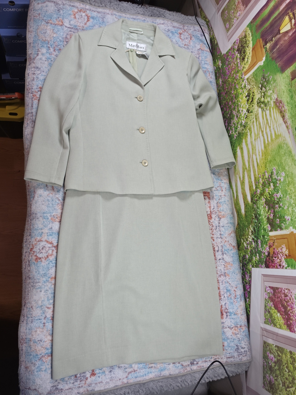 Max Mara Made in Italy Light Green Triacetate Suit Set  Jacket & Dress US 8